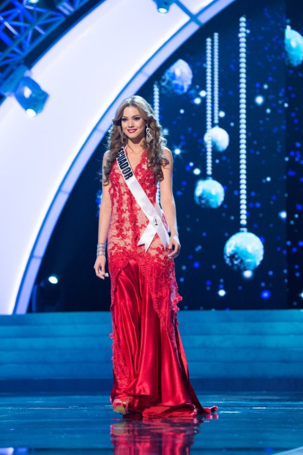 Miss Ecuador, Carolina Andrea Aguirre Perez pakai kebaya di miss universe 2012